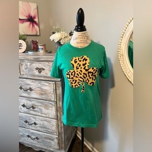 💚NWOT Graphic Tee Shirt